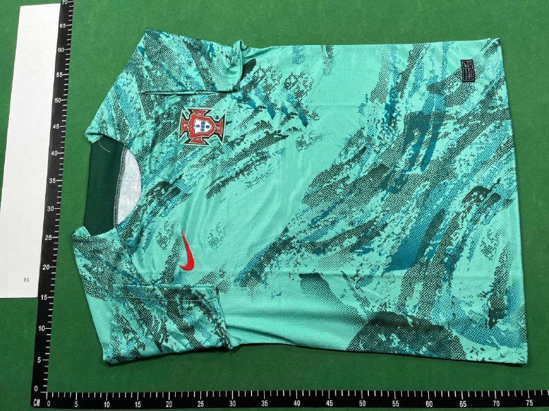 Football T-shirt (39 CP)