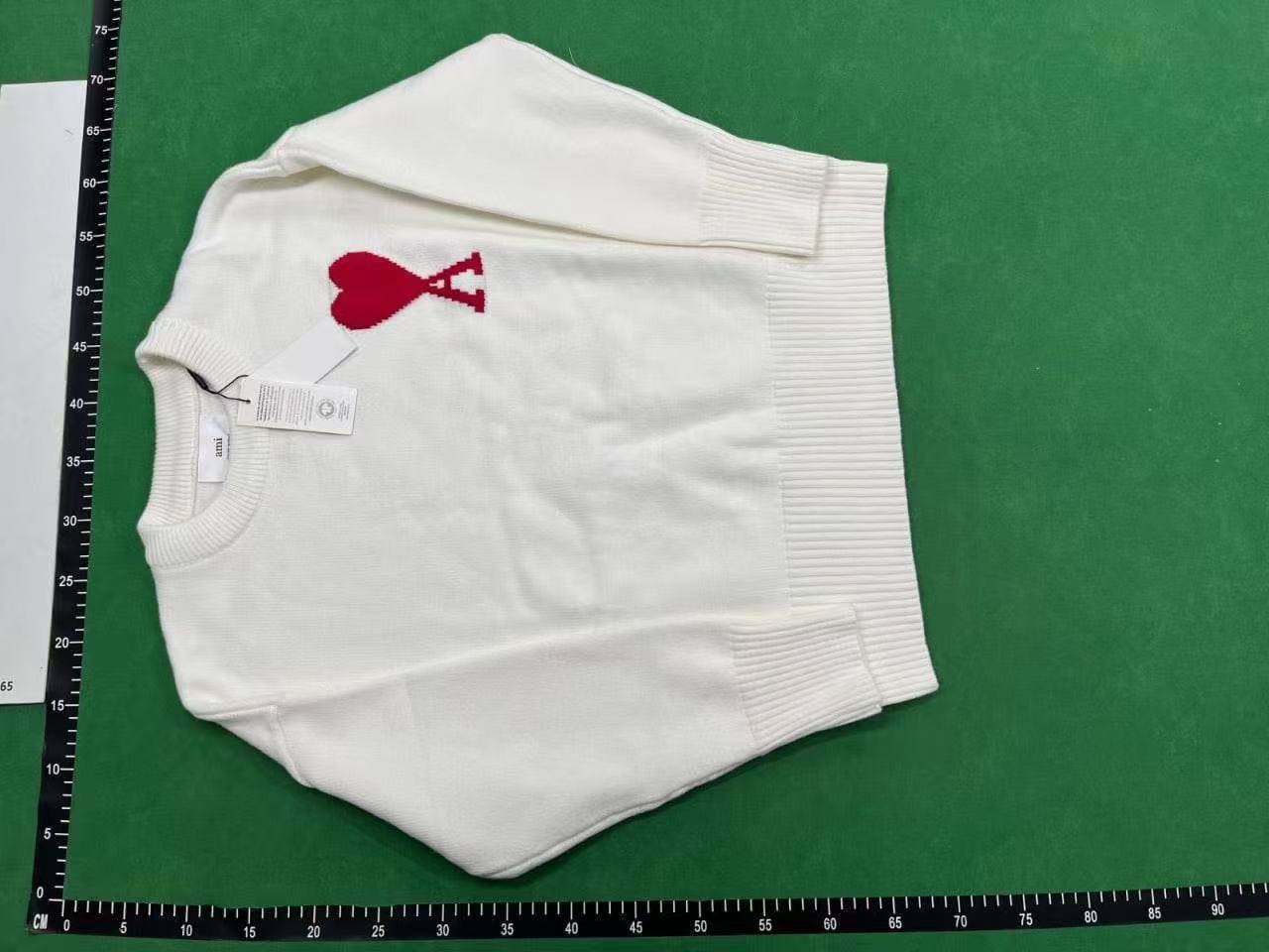 ami sweater (40 CP)