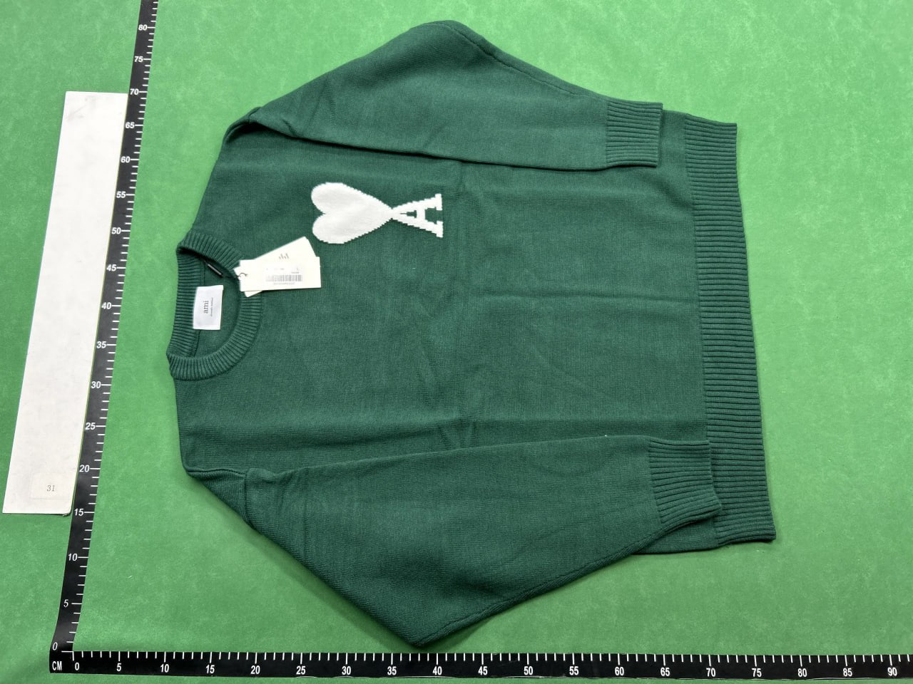 ami sweater (40 CP)