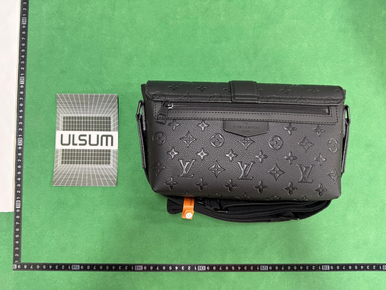 LV CHAIN genuine leather bag （40 +)