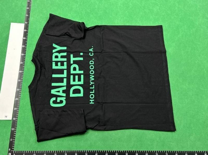 GALLERY T-shirt tee