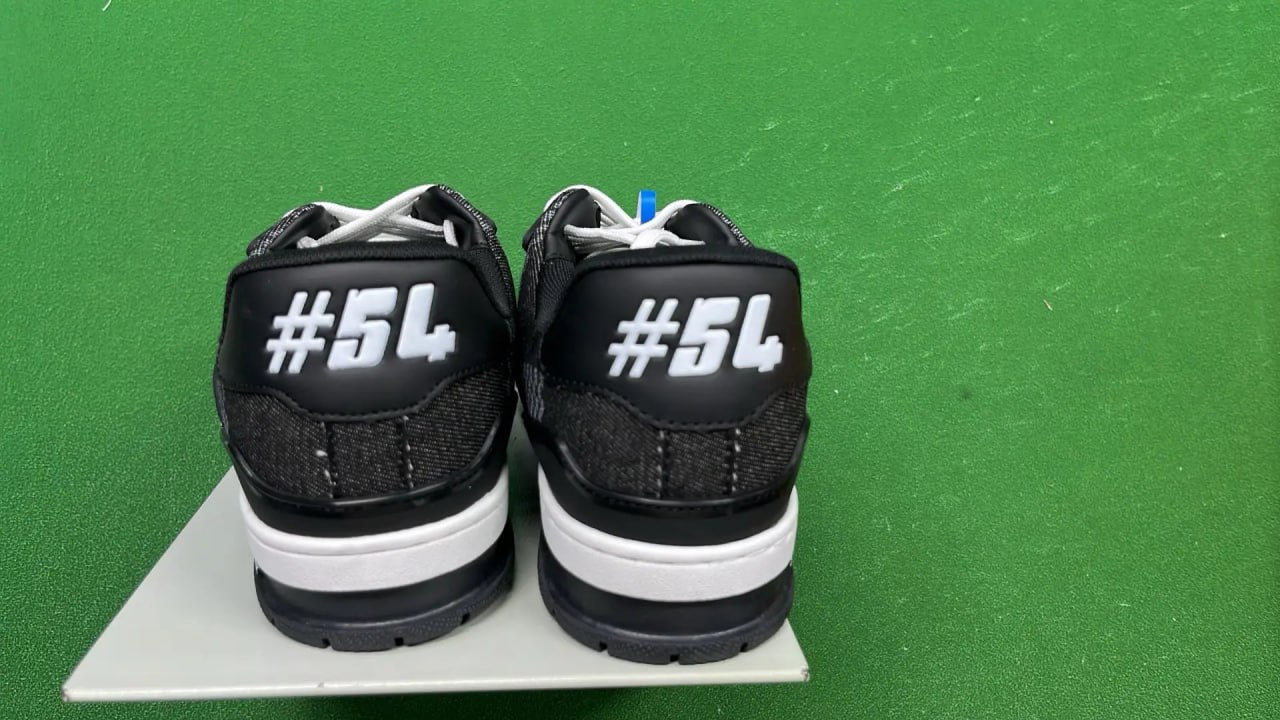 Louis Vuitton B22 Trainers