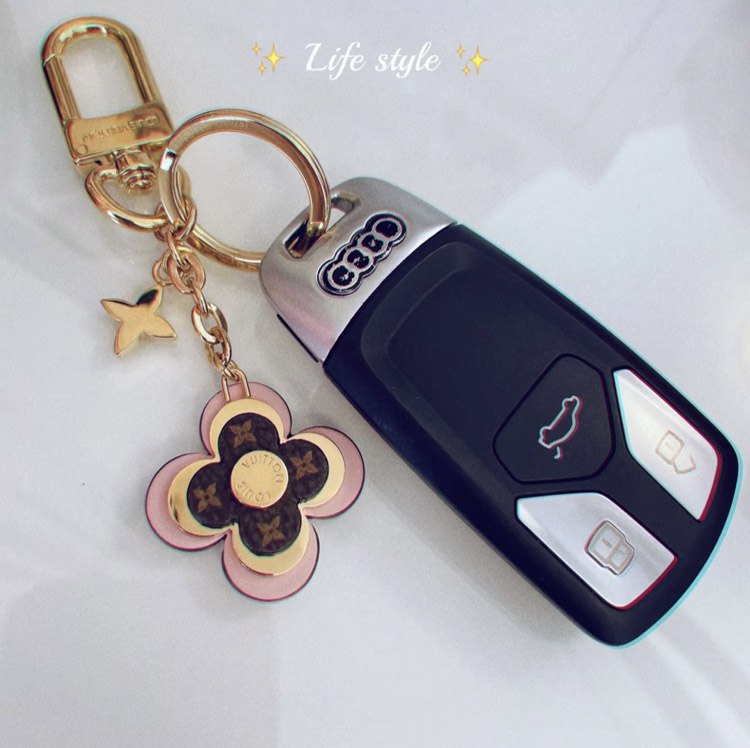 Louis Vuitton Monogram Flower Petal Buckle Keychain