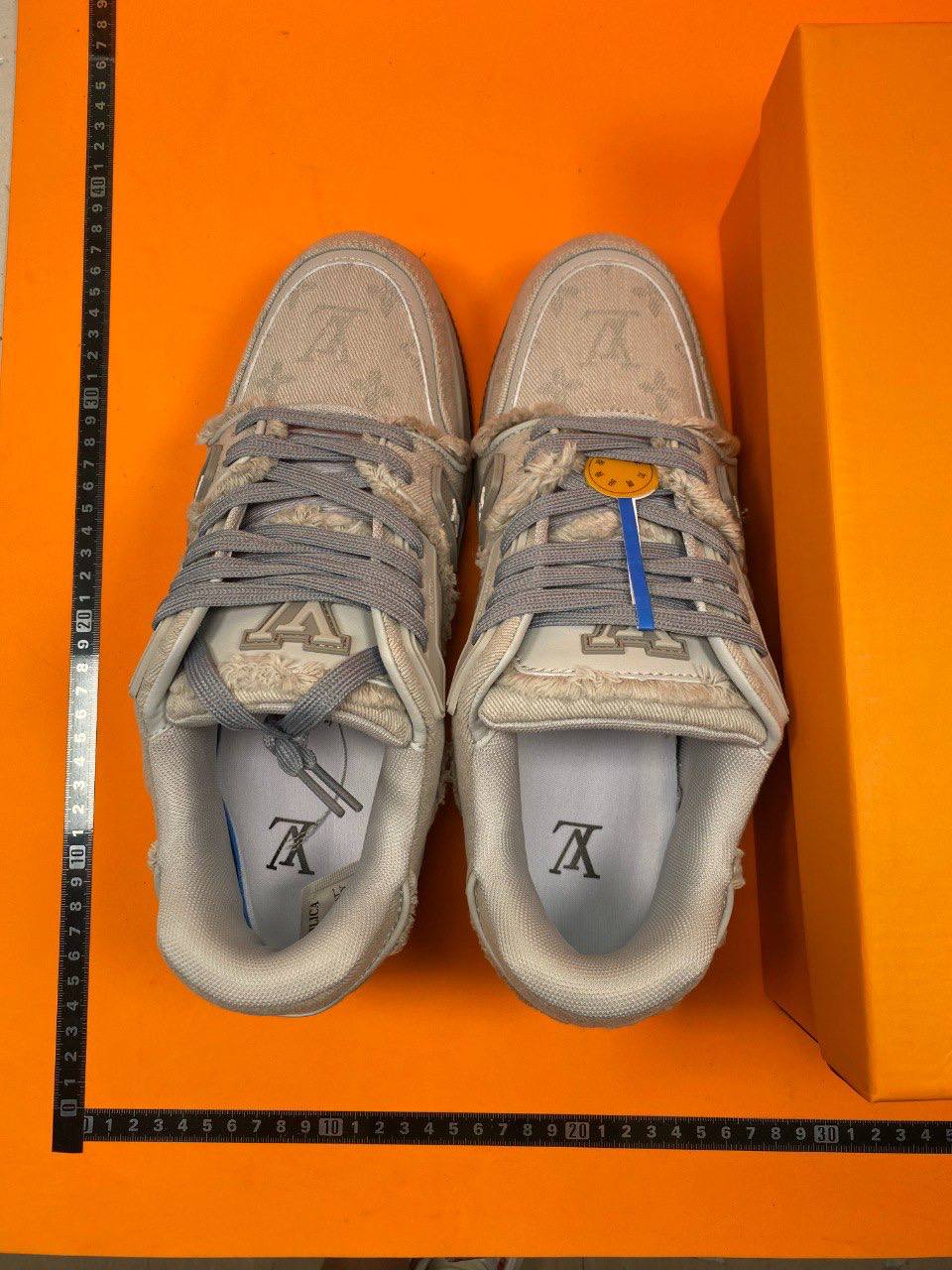 Louis Vuitton B22 Sneakers