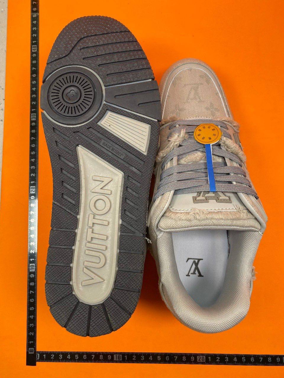Louis Vuitton B22 Sneakers