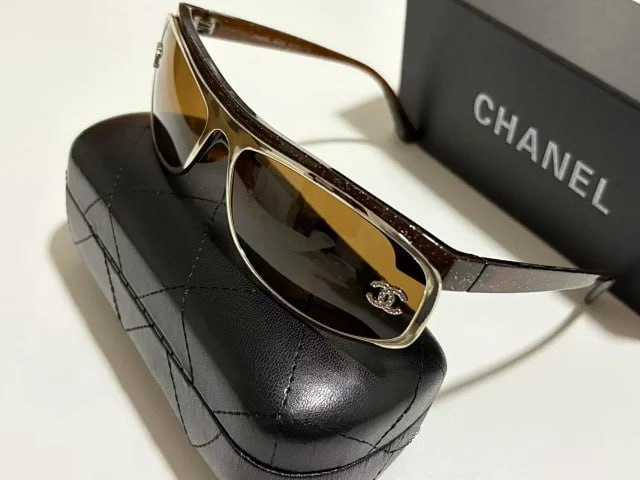 CHANEL Aviator-Style Sunglasses [6 styles]