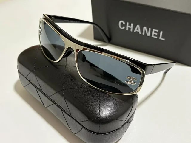 CHANEL Aviator-Style Sunglasses [6 styles]