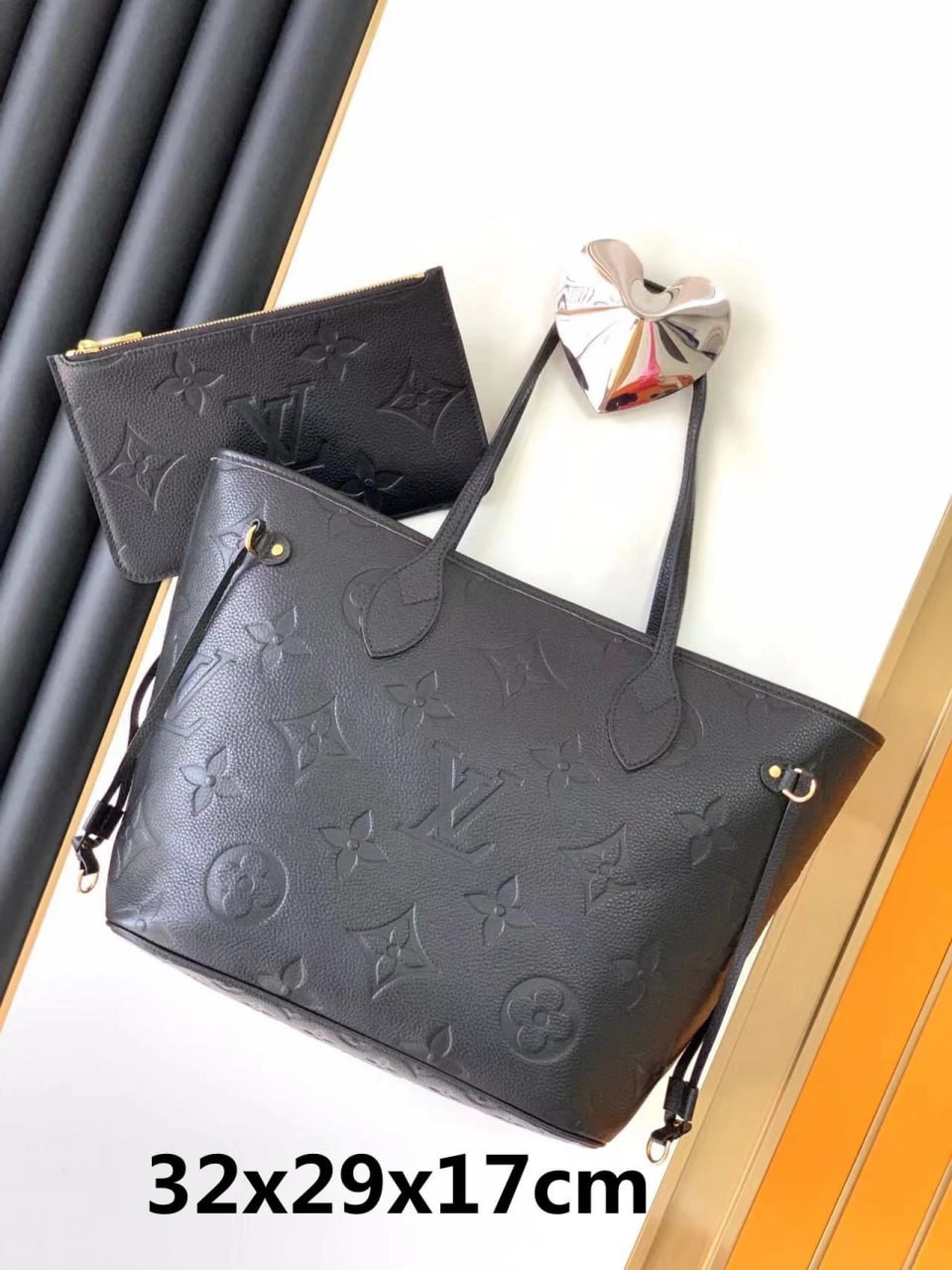 Louis Vuitton Monogram Tote Bag [40 styles]