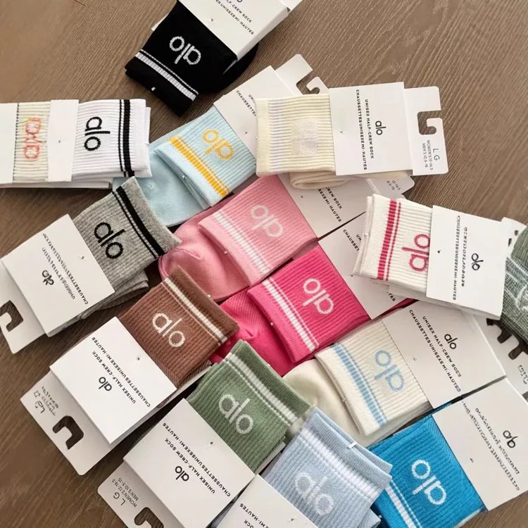 alo socks (33 styles)