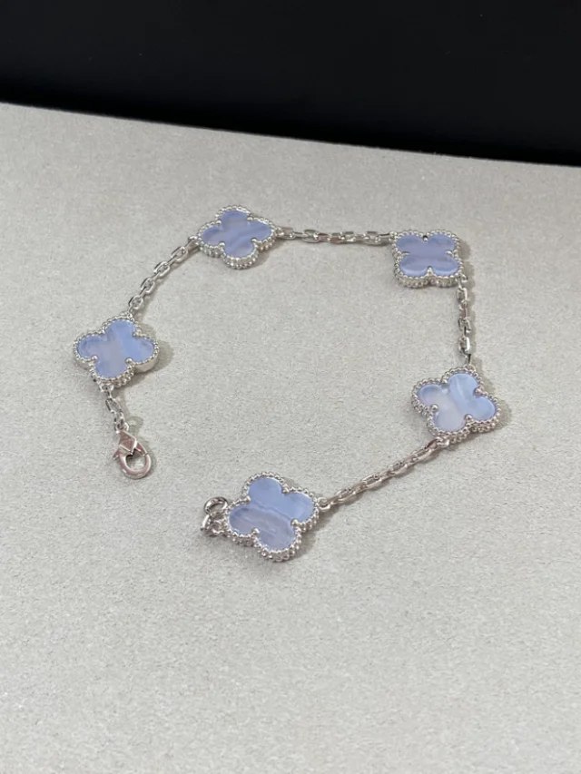 Van Cleef & Arpels Alhambra Four-Leaf Clover Bracelet [35 styles]