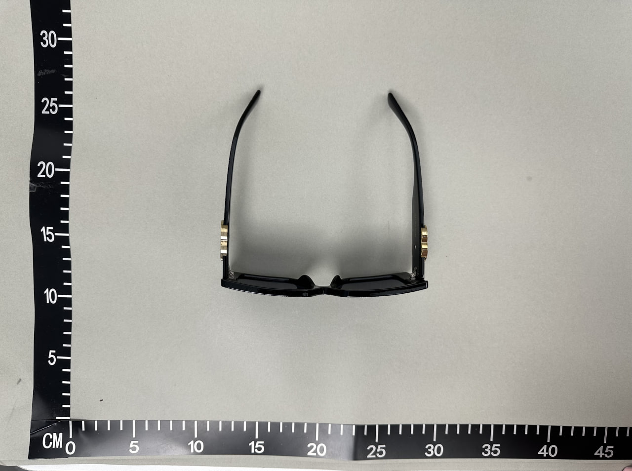 Gucci GG Supreme Sunglasses [36 styles]