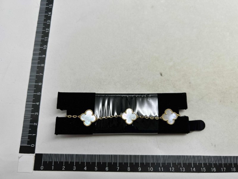 Van Cleef & Arpels Alhambra Bracelet [40 styles]