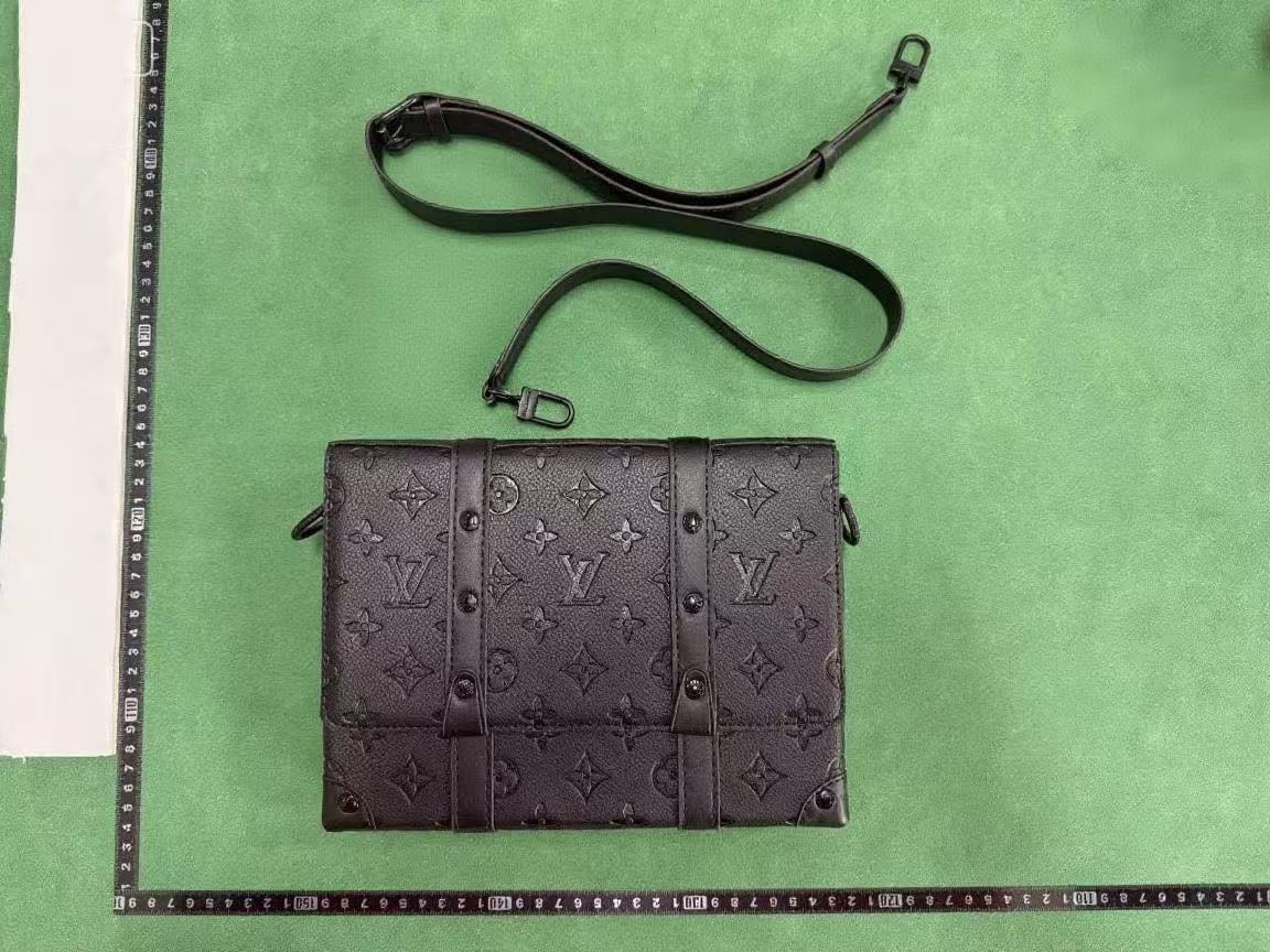 Louis Vuitton Messenger Bag [40 styles]