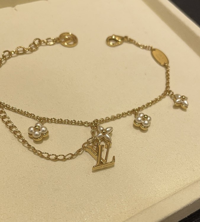 Louis Vuitton LV Letter Floral Pattern Pearl Gold Bracelet