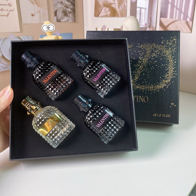 Valentino Rockstud Perfume 4-Piece Sample Set