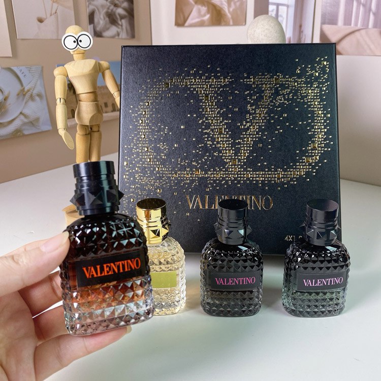Valentino Rockstud Perfume 4-Piece Sample Set