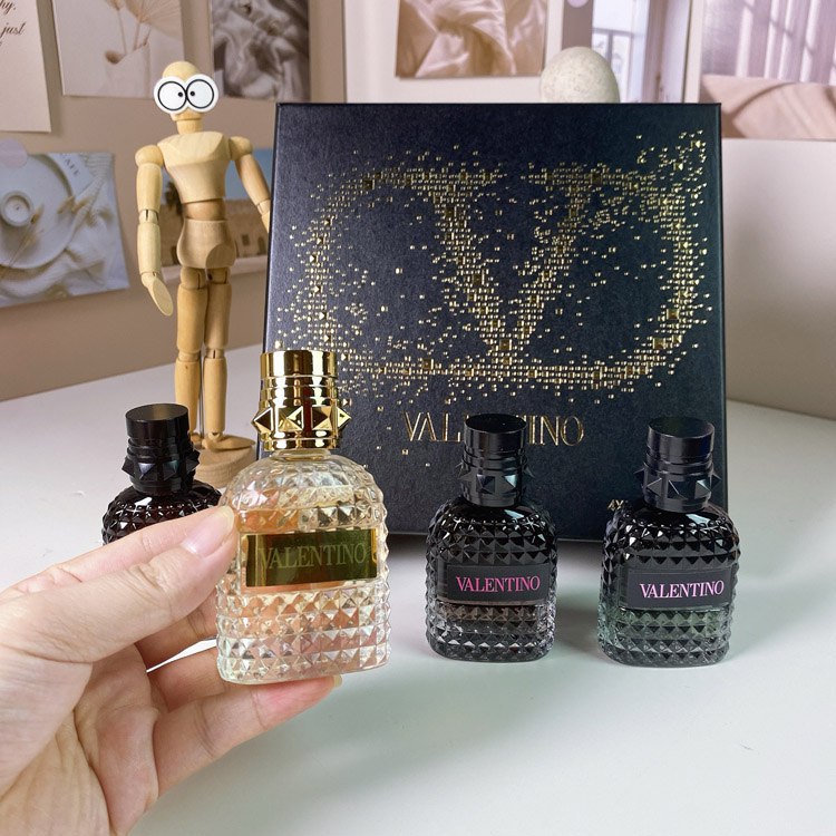 Valentino Rockstud Perfume 4-Piece Sample Set